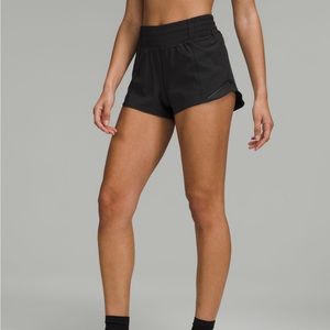 Lululemon Hotty Hot High-Rise Lined Short 2.5"